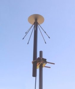 UHF ultra wide band antenna